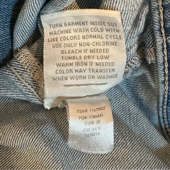 Torrid Plus Size 4 / 4X Jean Jacket Medium Wash Denim Stretch Trucker Blue - Picture 10 of 12